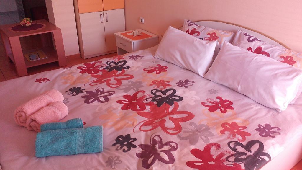 Karoski Apartments & Suites Ohrid Buitenkant foto